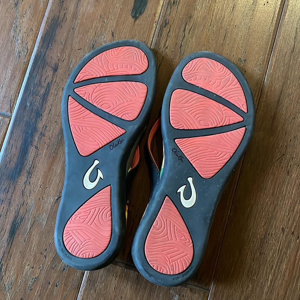 OluKai Ho’opio Hau Flip Flops - Picture 2 of 4